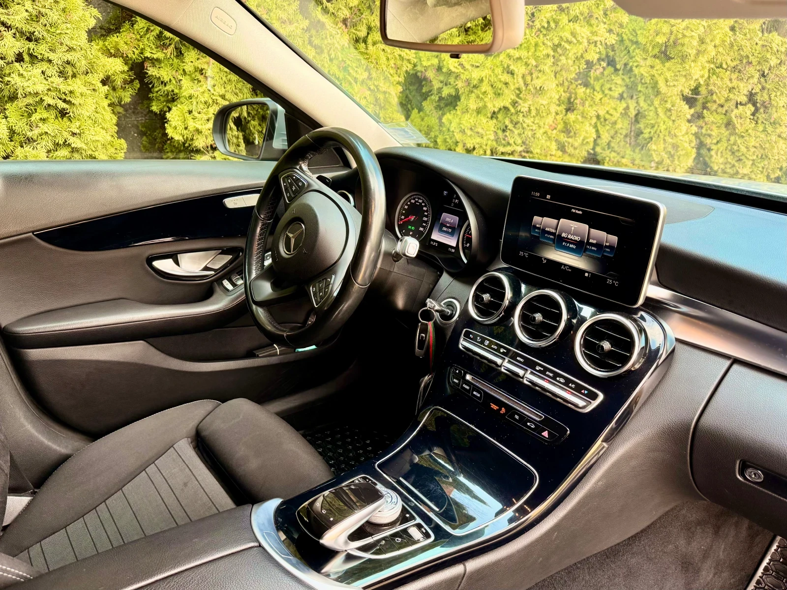 Mercedes-Benz C 250 D 4MATIC, снимка 12 - Автомобили и джипове - 53866165