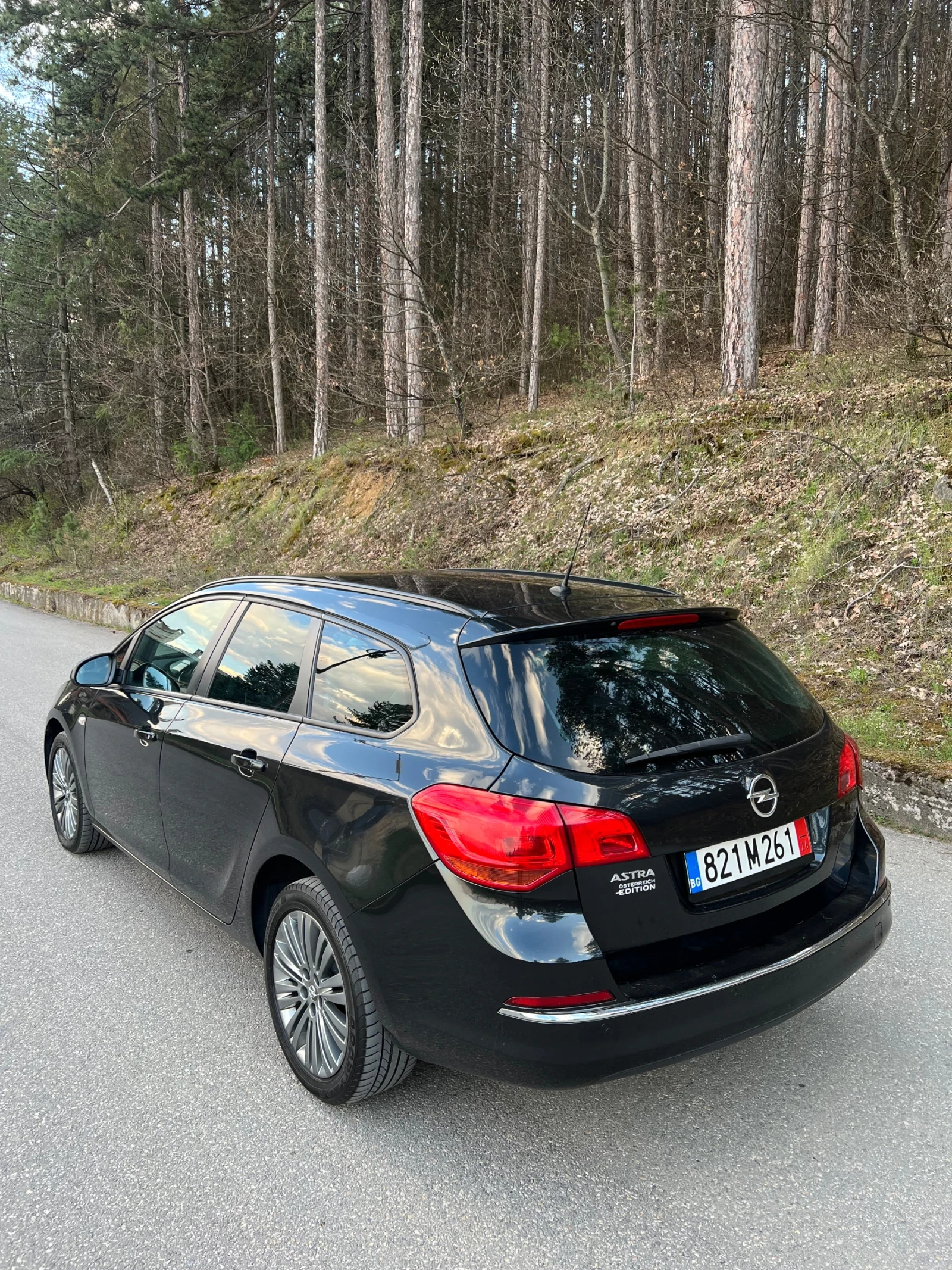 Opel Astra Sports Tourer 88хиляди километра!, снимка 6 - Автомобили и джипове - 54128905