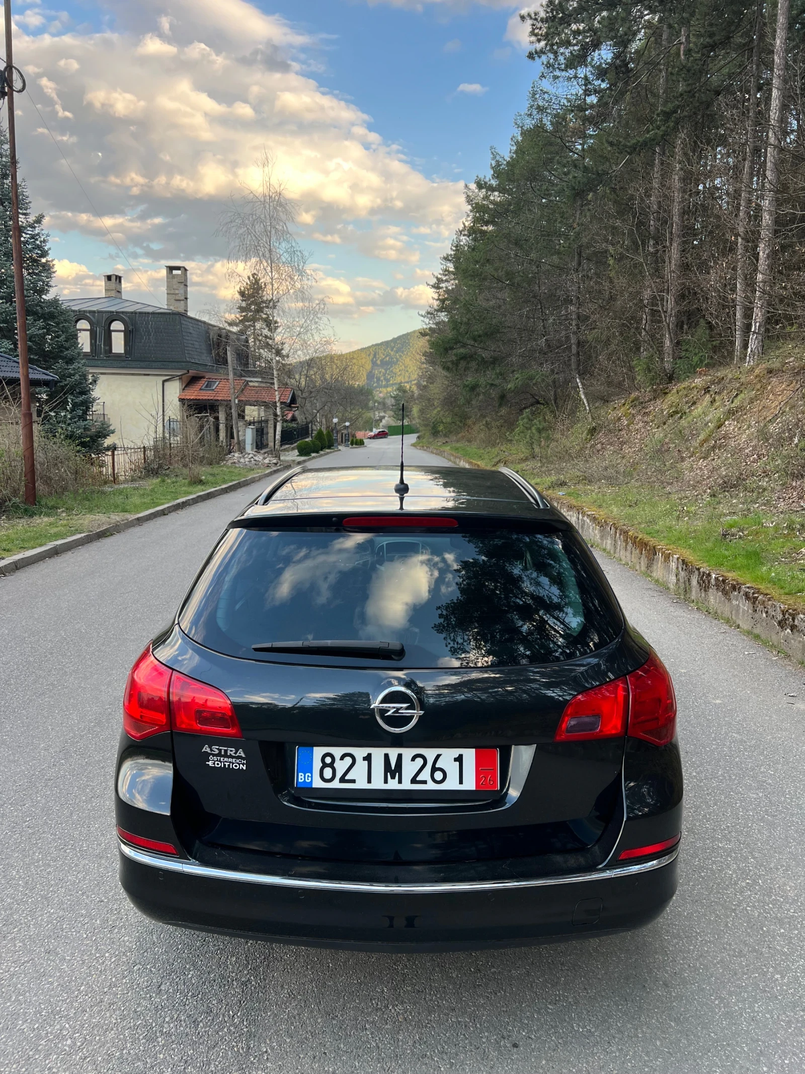 Opel Astra Sports Tourer 88хиляди километра!, снимка 5 - Автомобили и джипове - 54128905