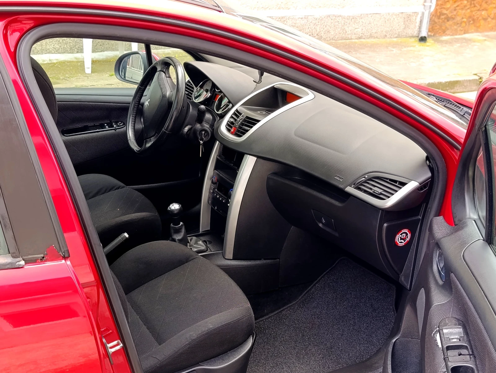 Peugeot 207 1.6-16v пано, снимка 6 - Автомобили и джипове - 54148334