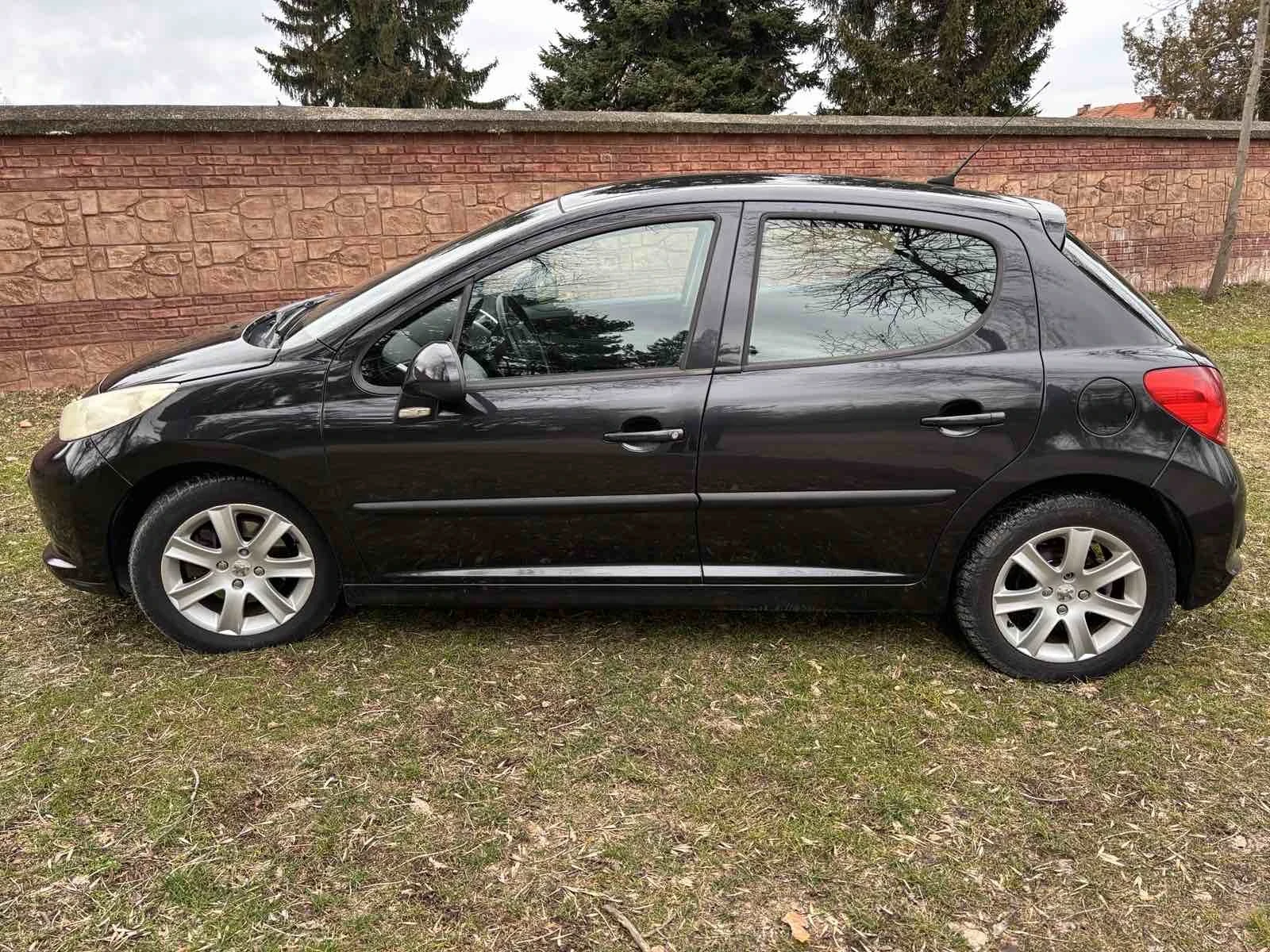 Peugeot 207 1.6 HDI, снимка 5 - Автомобили и джипове - 54193178