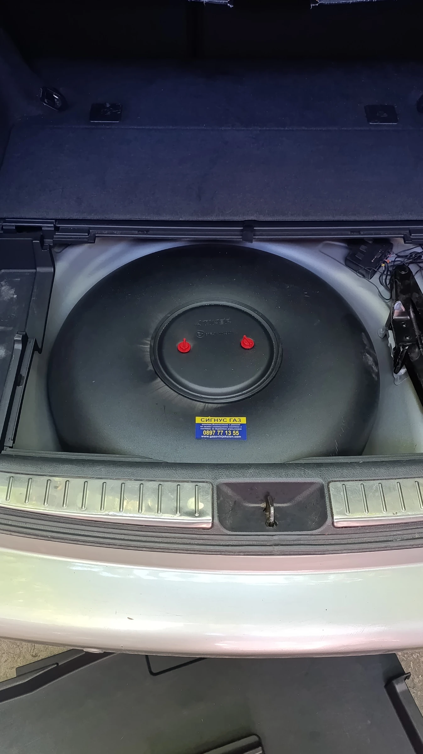 Toyota Avensis 1, 8VVTI, снимка 16 - Автомобили и джипове - 55935476