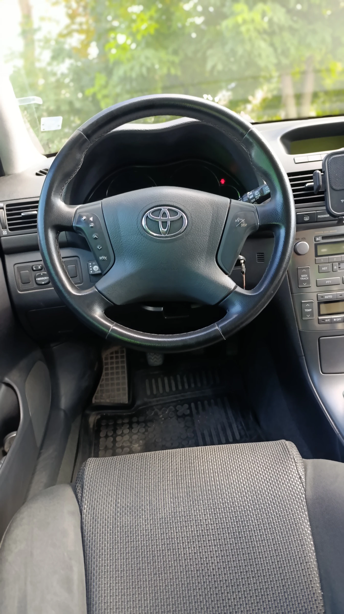 Toyota Avensis 1, 8VVTI, снимка 15 - Автомобили и джипове - 55935476