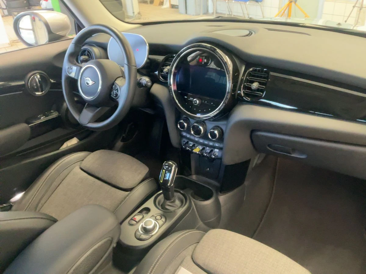 Mini Cooper SE Classic Trim, снимка 9 - Автомобили и джипове - 56135990