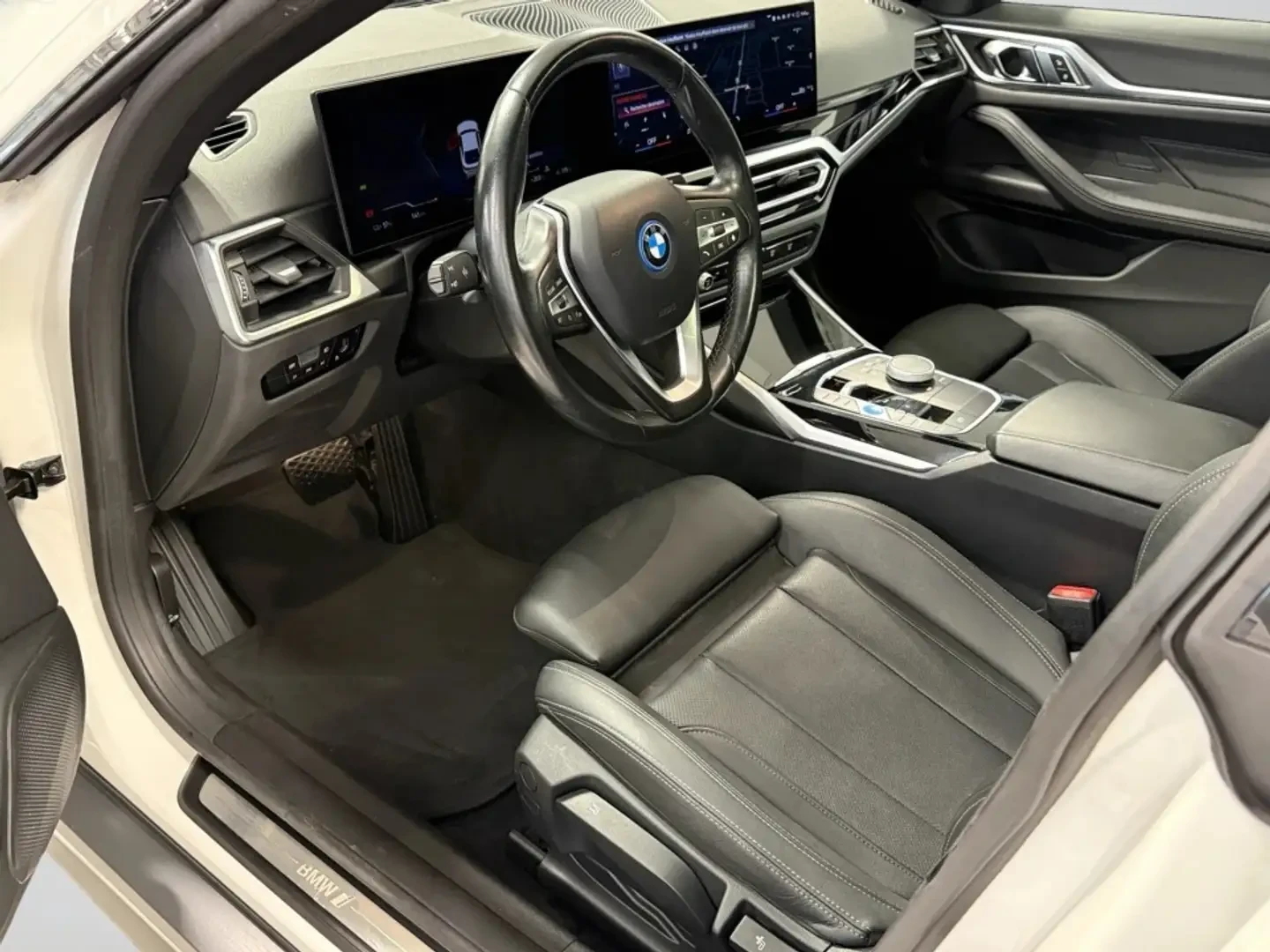 BMW i4 eDrive35* GRAN* COUPE* 360КАМЕРА* LANE* ASSIST* , снимка 8 - Автомобили и джипове - 56164398