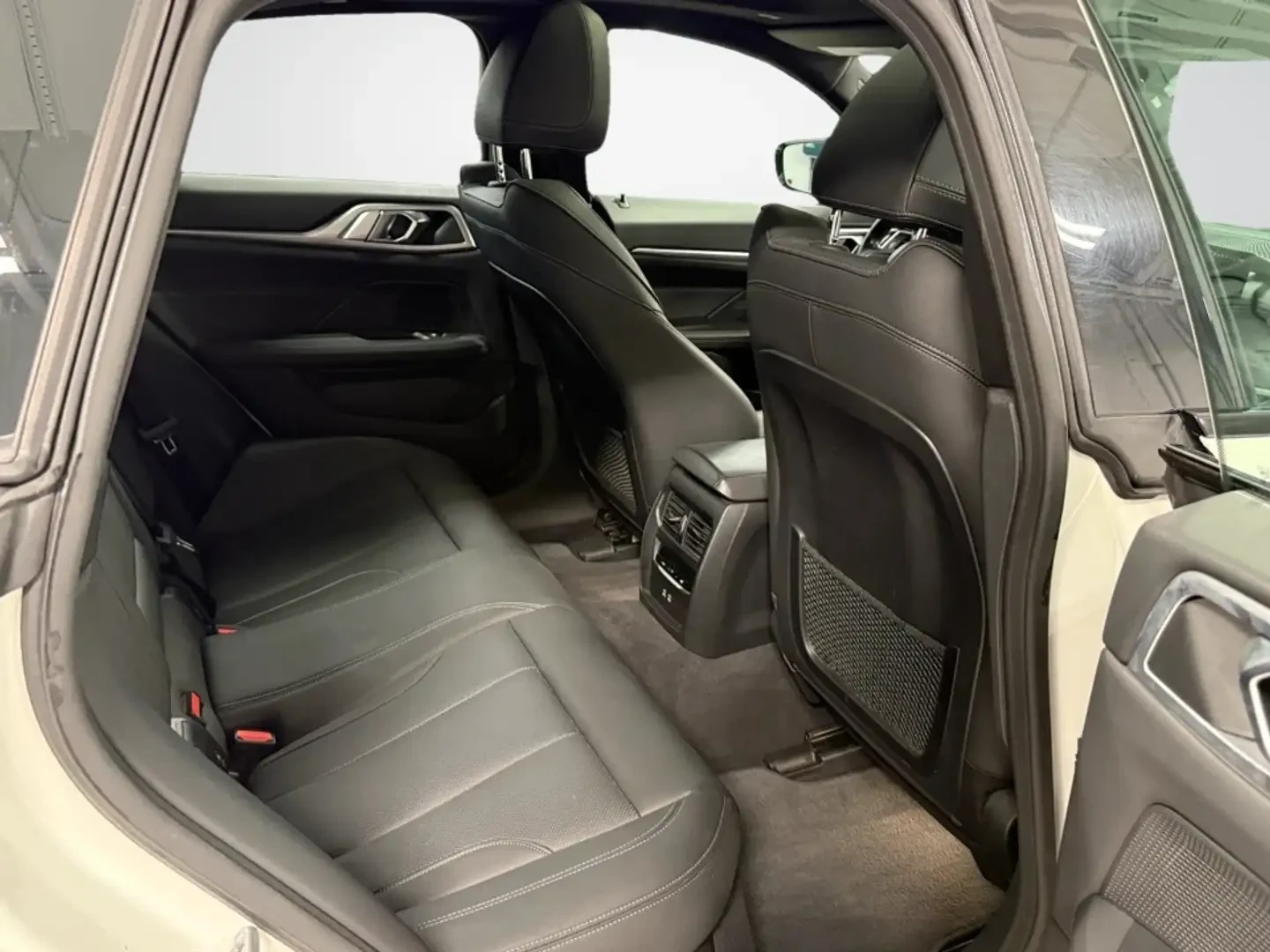 BMW i4 eDrive35* GRAN* COUPE* 360КАМЕРА* LANE* ASSIST* , снимка 15 - Автомобили и джипове - 56164398