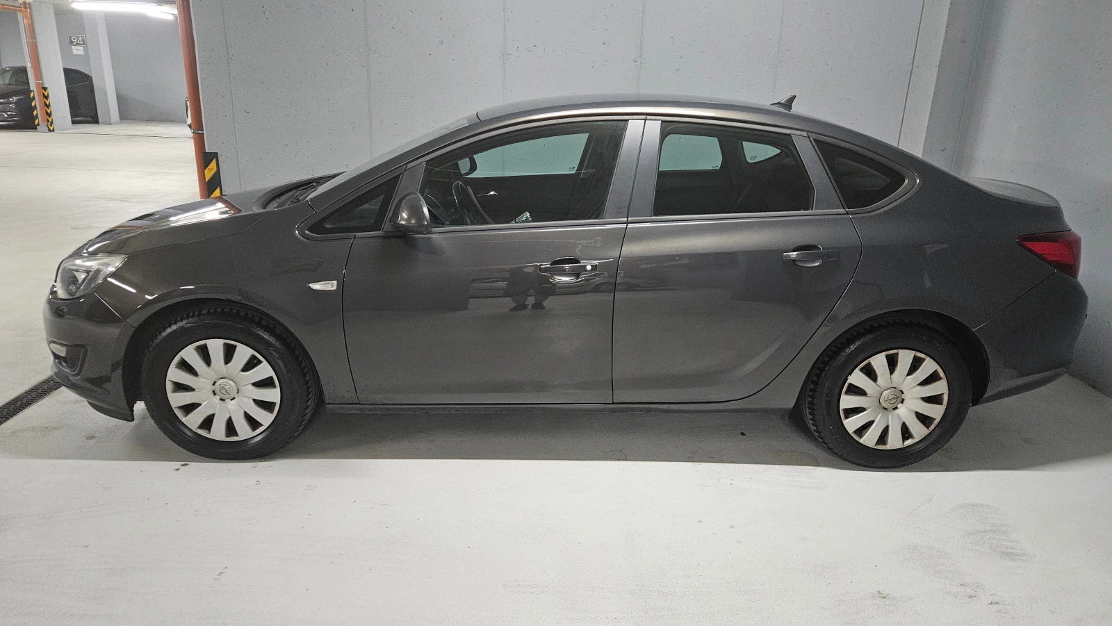 Opel Astra J 1.6  CDTI, снимка 2 - Автомобили и джипове - 56587327