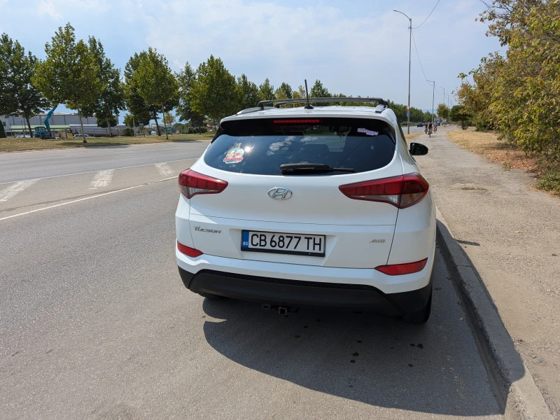 Hyundai Tucson 2.0L, снимка 4 - Автомобили и джипове - 46927813