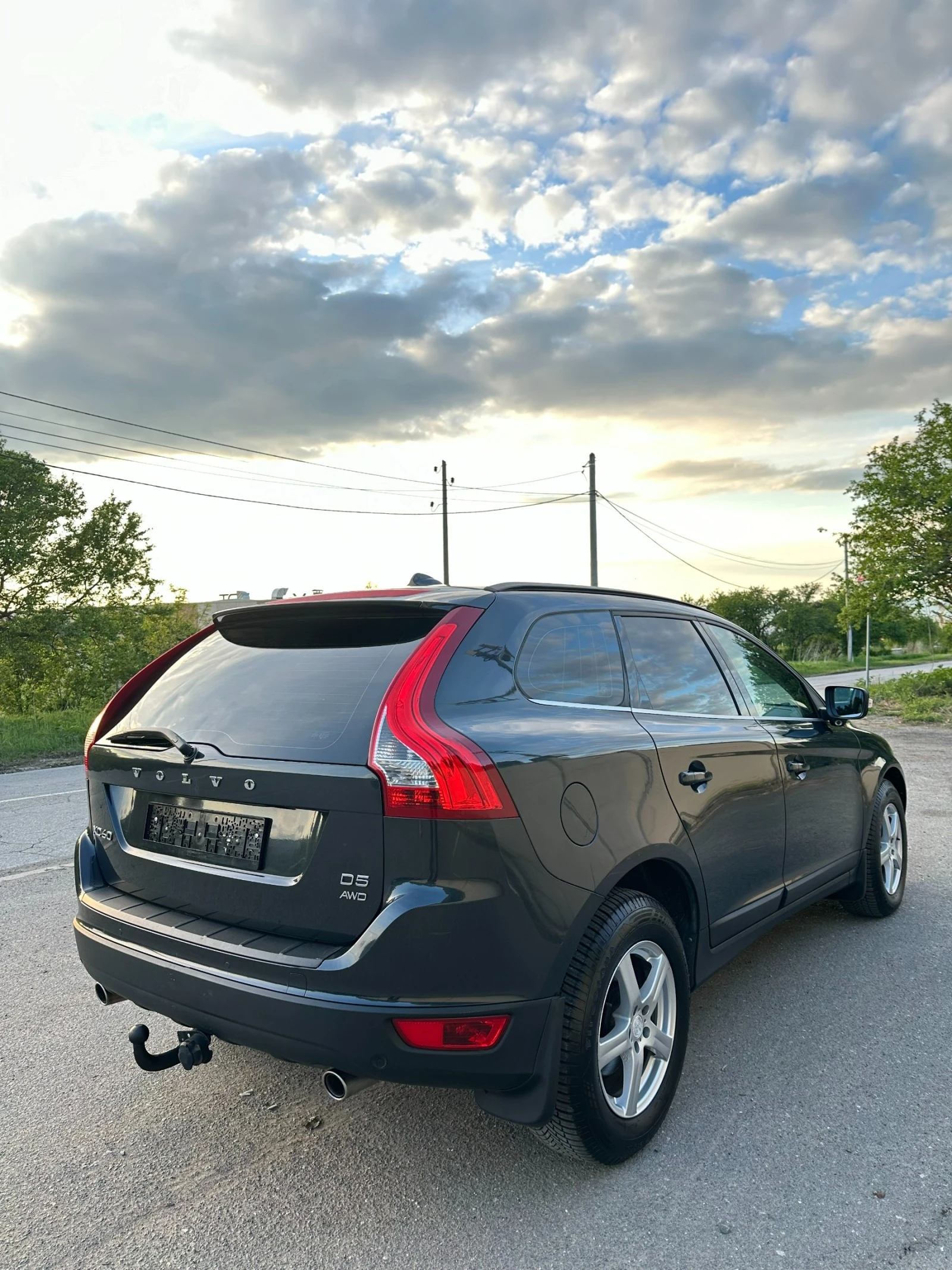 Volvo XC60 D5 215 - изображение 5