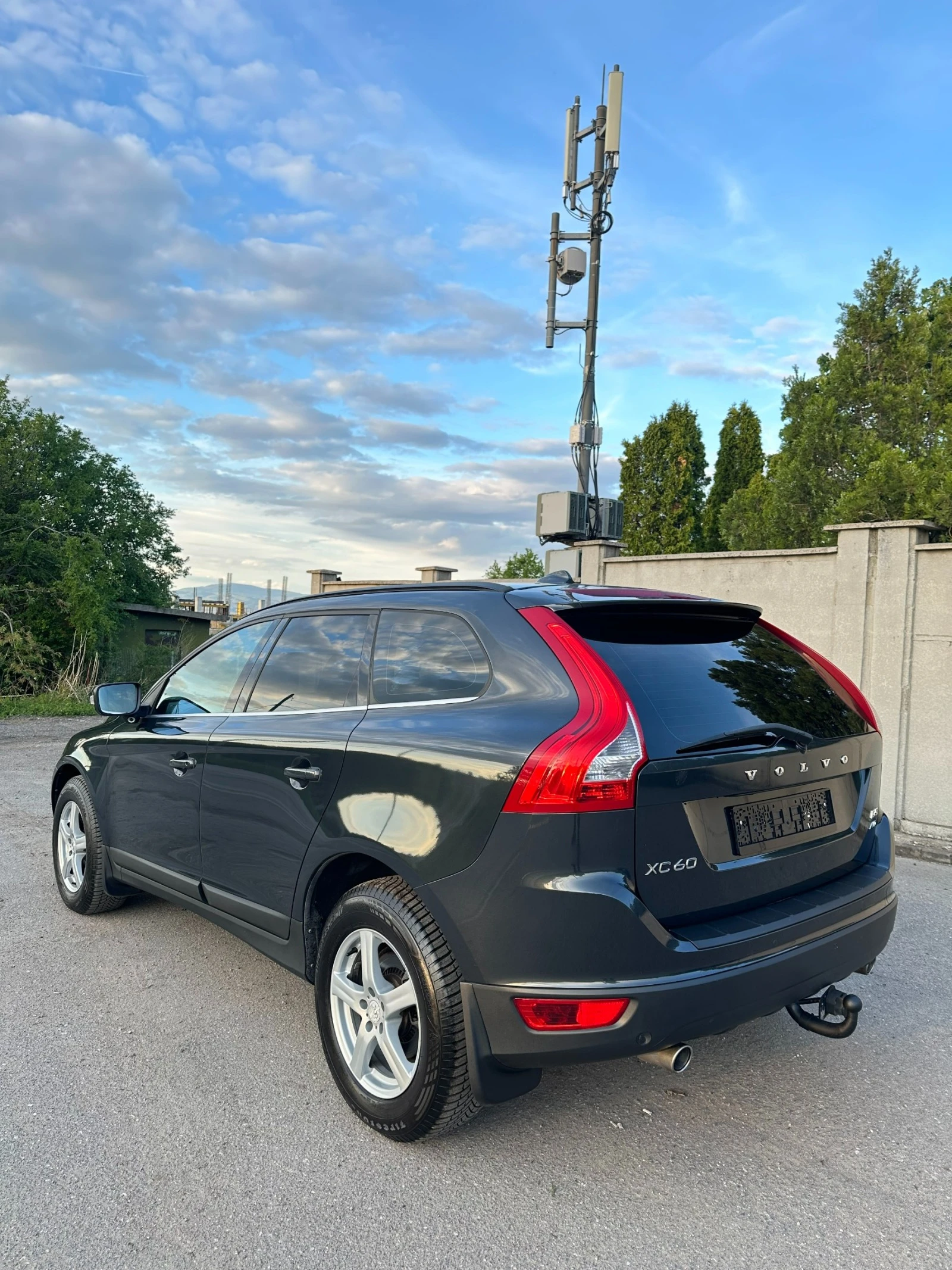 Volvo XC60 D5 215 - изображение 7