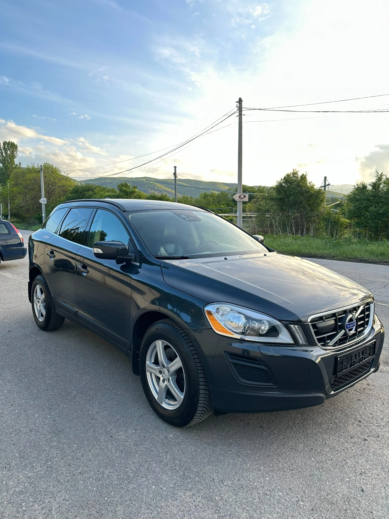 Volvo XC60 D5 215 - изображение 3