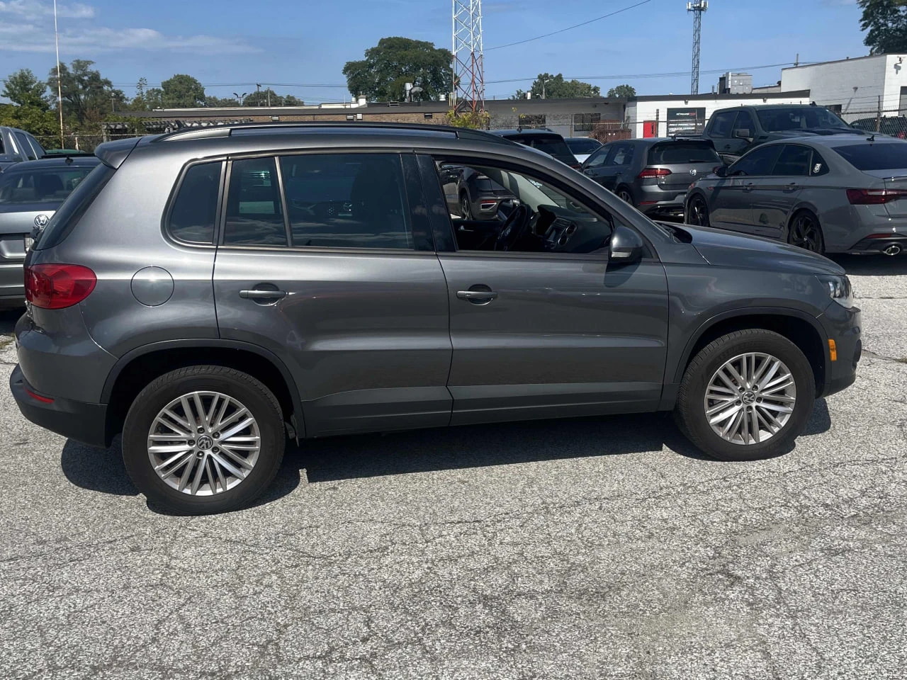 VW Tiguan CARFAX* АВТОФИНАНСИРАНЕ* БЕЗ ПЪРВОНАЧАЛНА ВНОСКА*  - изображение 6