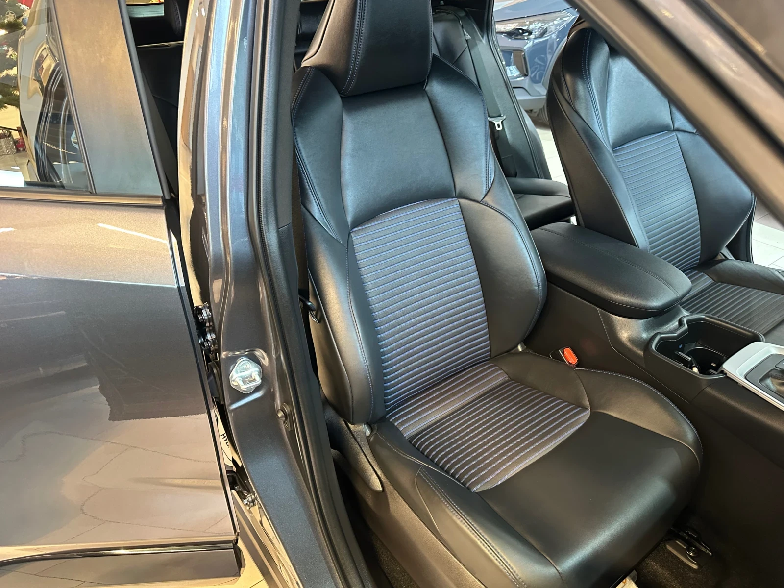 Toyota Rav4 Style* 4x4 - изображение 8