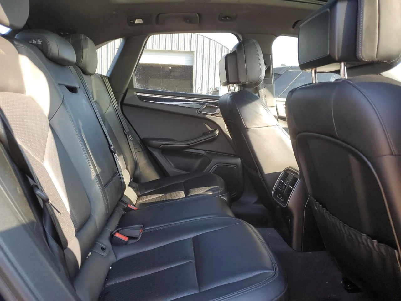 Porsche Macan S* PDK* ПОДГРЕВ* КАМЕРА* КЕЙЛЕС* LANE* ASSIST, снимка 11 - Автомобили и джипове - 53961443