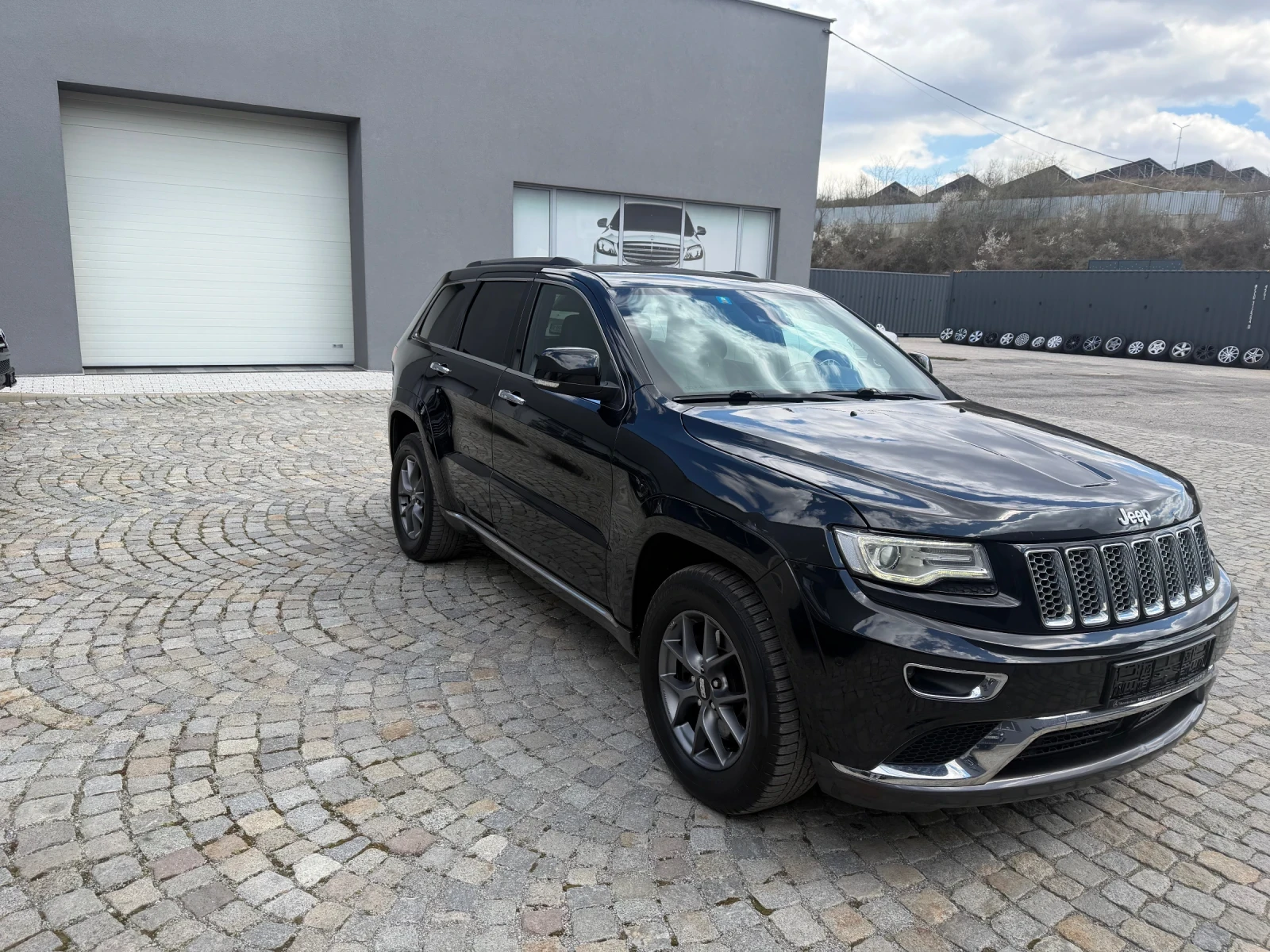 Jeep Grand cherokee SUMIT Швейцария , снимка 2 - Автомобили и джипове - 54146407