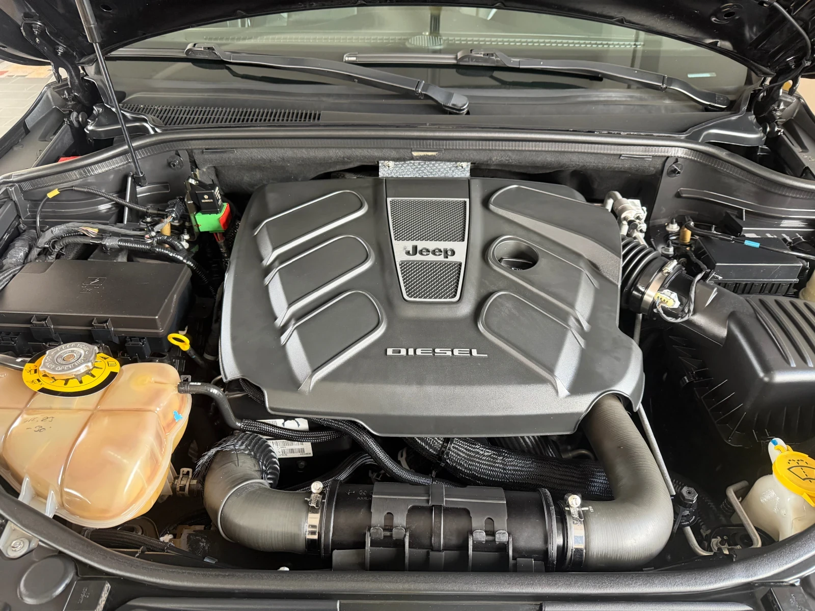 Jeep Grand cherokee SUMIT Швейцария , снимка 16 - Автомобили и джипове - 54146407