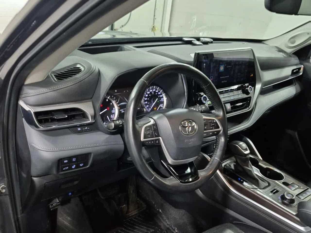 Toyota Highlander LIMITED| HUD| 360CAM| PANO| ОБДУХ| 4 КЛЮЧА| , снимка 7 - Автомобили и джипове - 55233157
