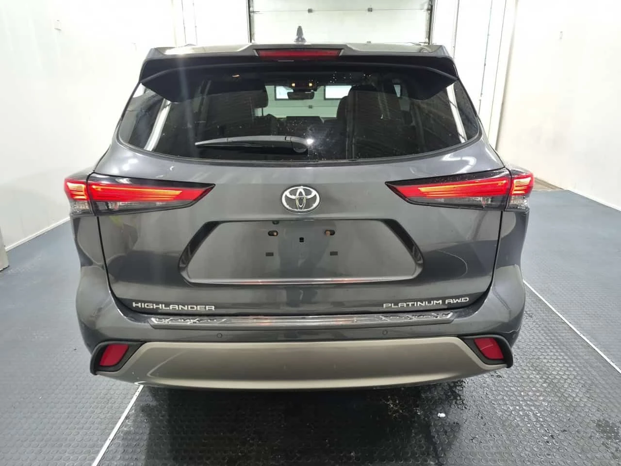 Toyota Highlander LIMITED| HUD| 360CAM| PANO| ОБДУХ| 4 КЛЮЧА| , снимка 3 - Автомобили и джипове - 55233157