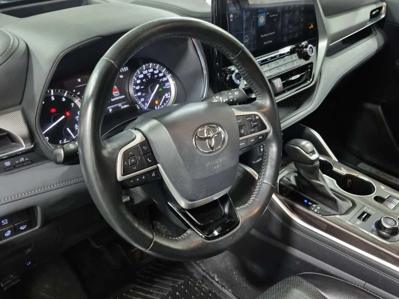 Toyota Highlander LIMITED| HUD| 360CAM| PANO| ОБДУХ| 4 КЛЮЧА| , снимка 8 - Автомобили и джипове - 55233157