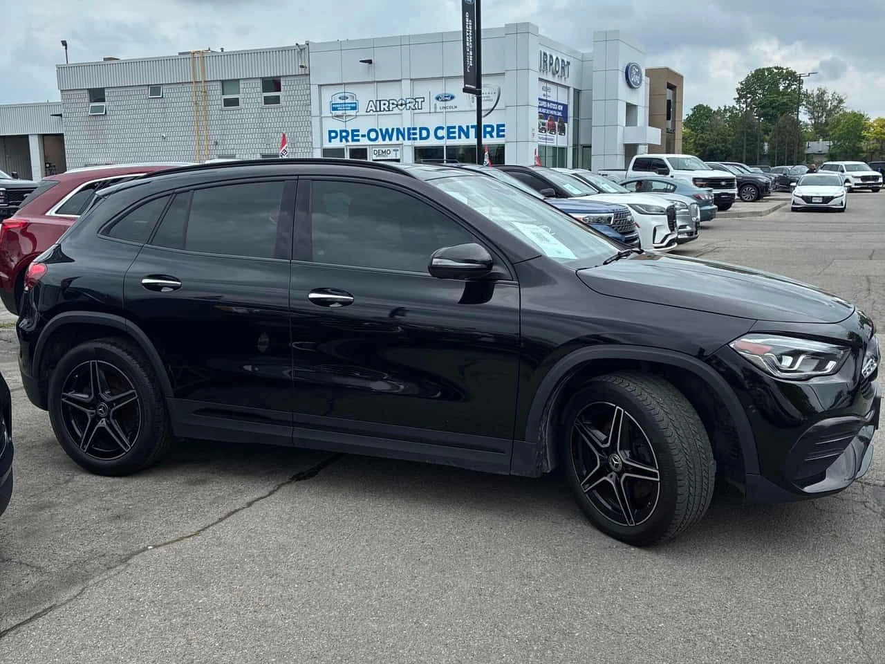 Mercedes-Benz GLA 250 4MATIC | CARFAX | АВТОКРЕДИТ БЕЗ ПЪРВОНАЧАЛНА, снимка 4 - Автомобили и джипове - 55468098