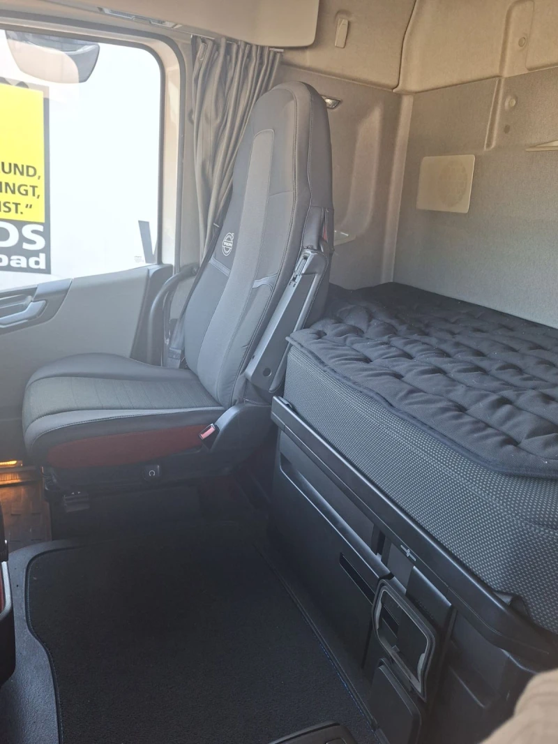 Volvo Fh 4X2, снимка 17 - Камиони - 53110408