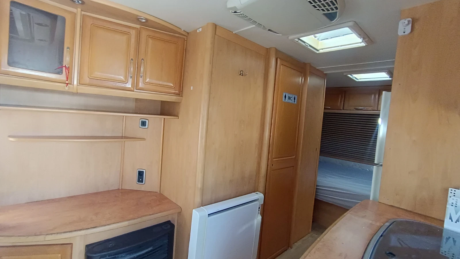 Каравана Caravelair Elegante 595, снимка 16 - Каравани и кемпери - 55650581