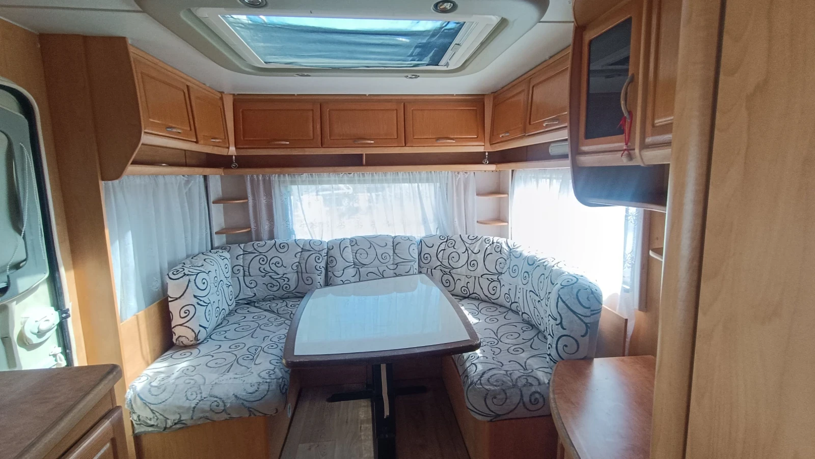 Каравана Caravelair Elegante 595, снимка 4 - Каравани и кемпери - 55650581