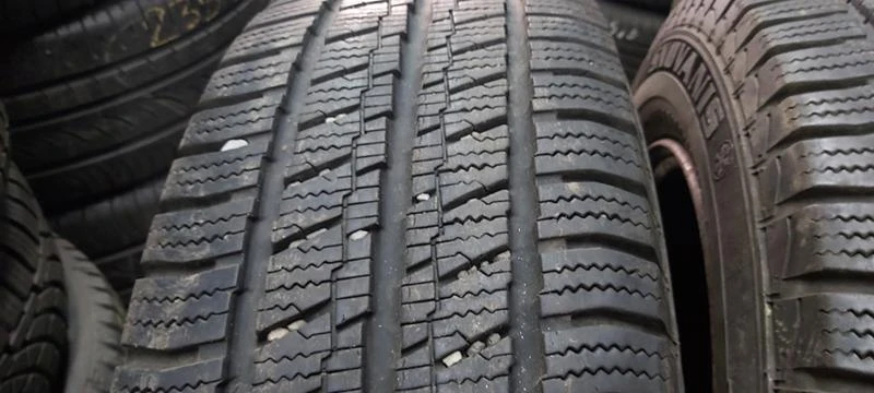 Гуми Зимни 205/65R15, снимка 3 - Гуми и джанти - 31998539