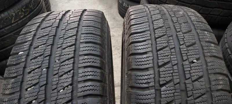 Гуми Зимни 205/65R15, снимка 1 - Гуми и джанти - 31998539