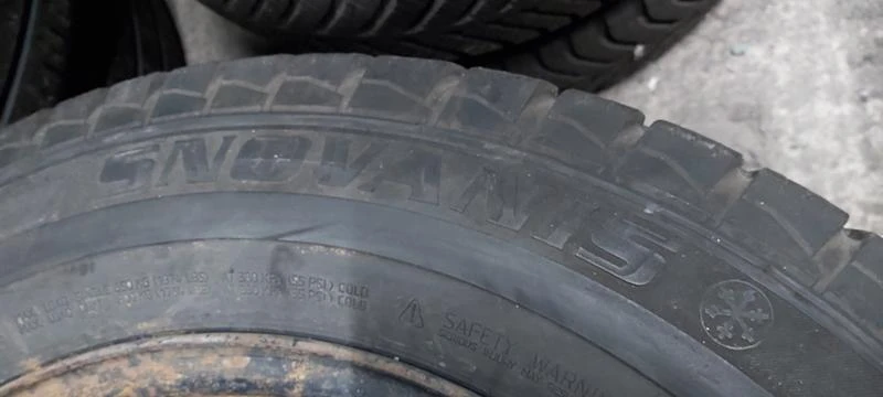 Гуми Зимни 205/65R15, снимка 5 - Гуми и джанти - 31998539