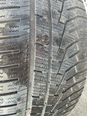 Гуми Зимни 225/40R19, снимка 2 - Гуми и джанти - 53224789