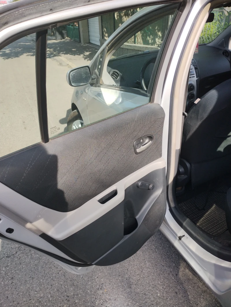 Toyota Yaris 1, 4 D4D  , снимка 5 - Автомобили и джипове - 50525690