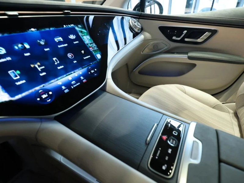 Mercedes-Benz EQS 580/ AMG/ 4-MATIC/ HYPERSCREEN/ PANO/ BURM/ NIGHT/, снимка 7 - Автомобили и джипове - 50894442