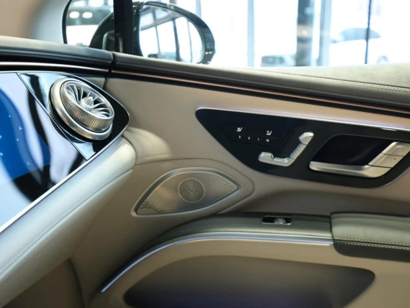 Mercedes-Benz EQS 580/ AMG/ 4-MATIC/ HYPERSCREEN/ PANO/ BURM/ NIGHT/, снимка 12 - Автомобили и джипове - 50894442