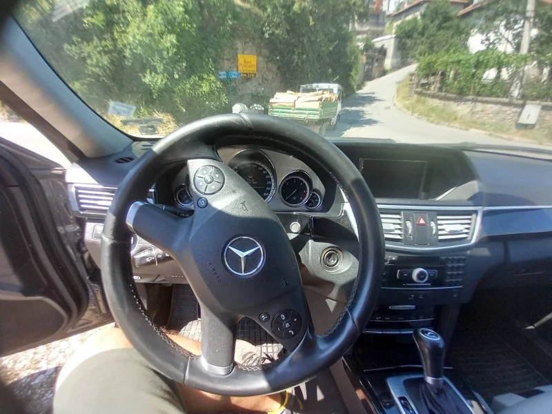 Mercedes-Benz E 220, снимка 8 - Автомобили и джипове - 52821170