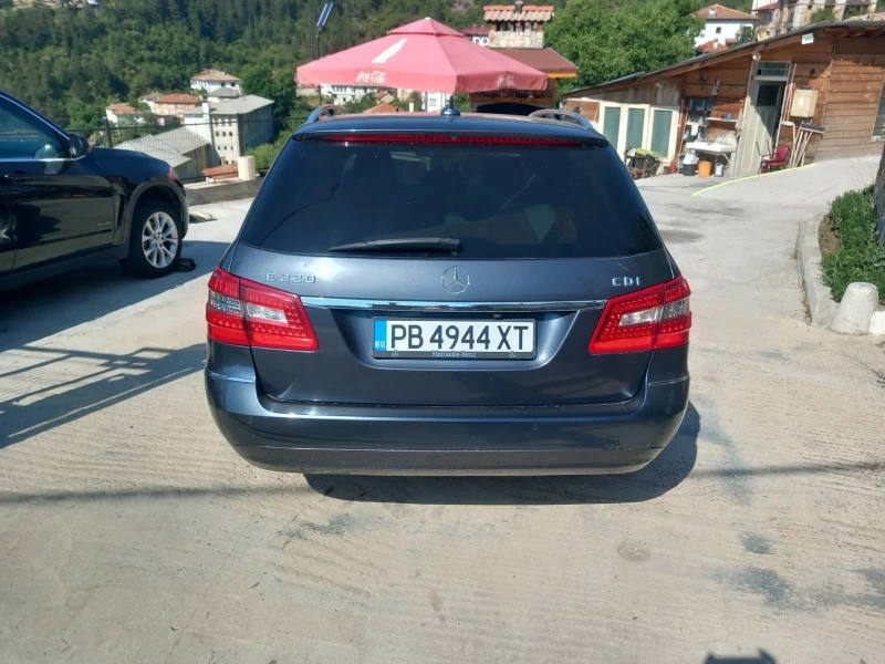 Mercedes-Benz E 220, снимка 4 - Автомобили и джипове - 52821170