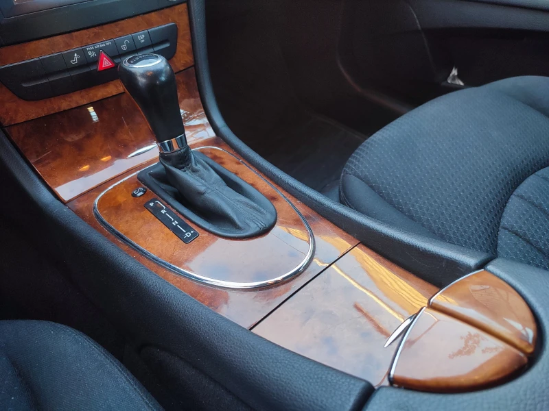Mercedes-Benz E 200 CDI, снимка 10 - Автомобили и джипове - 53125483