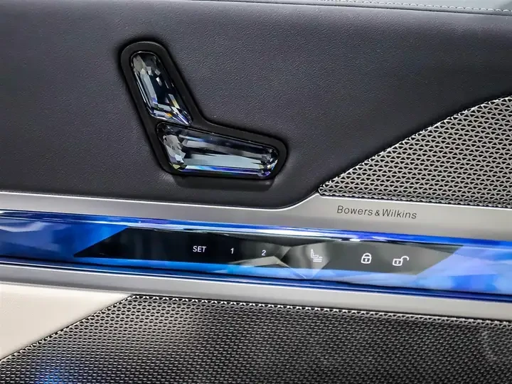 BMW i7 xDrive60 , снимка 4 - Автомобили и джипове - 55095173