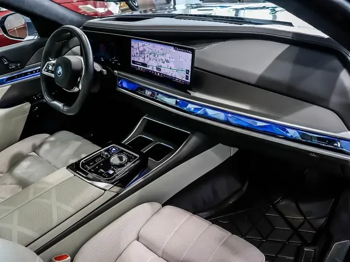 BMW i7 xDrive60 , снимка 10 - Автомобили и джипове - 55095173
