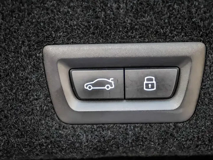 BMW i7 xDrive60 , снимка 15 - Автомобили и джипове - 55095173