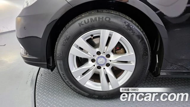 Mercedes-Benz E 200, снимка 5 - Автомобили и джипове - 56077571