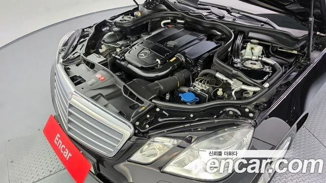 Mercedes-Benz E 200, снимка 6 - Автомобили и джипове - 56077571