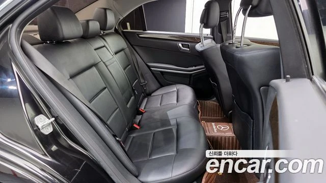 Mercedes-Benz E 200, снимка 11 - Автомобили и джипове - 56077571