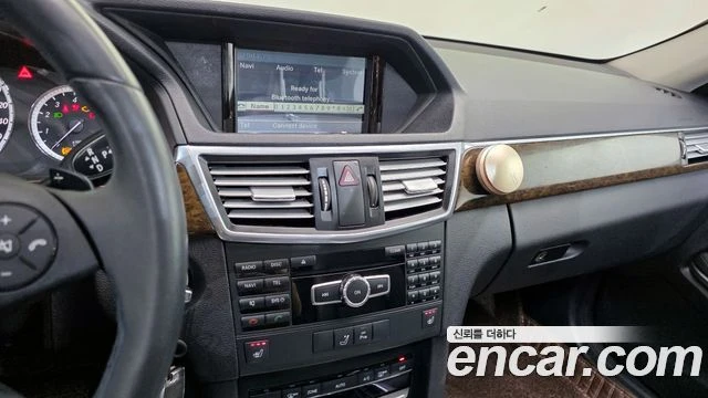 Mercedes-Benz E 200, снимка 14 - Автомобили и джипове - 56077571