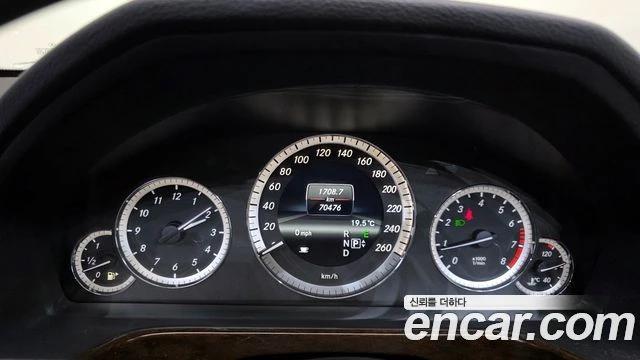 Mercedes-Benz E 200, снимка 8 - Автомобили и джипове - 56077571