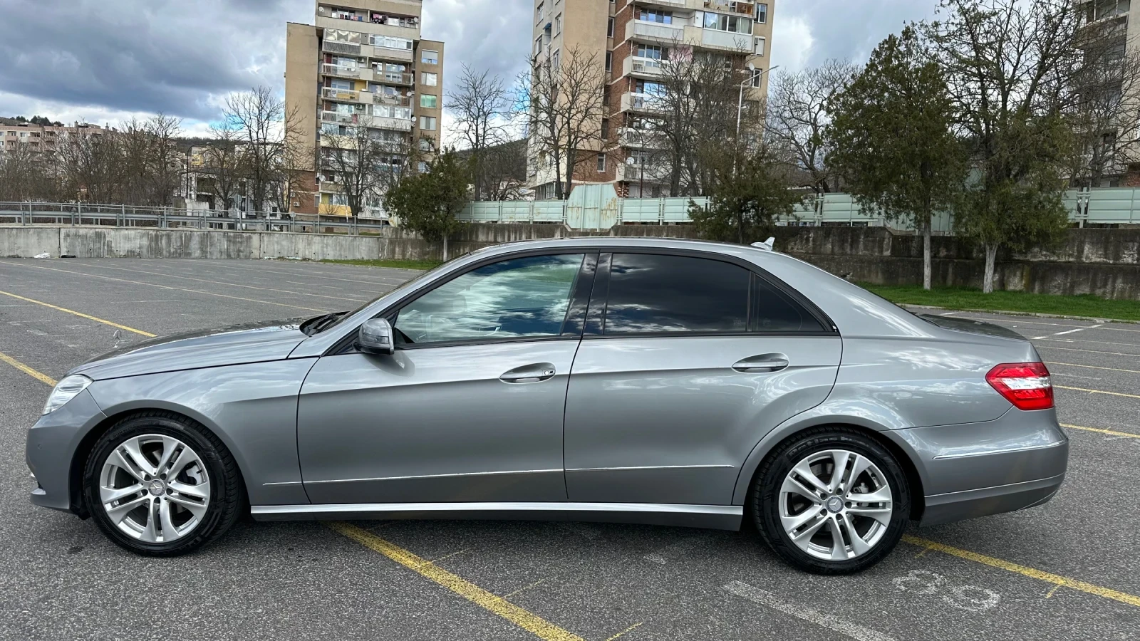Mercedes-Benz E 200  - изображение 5