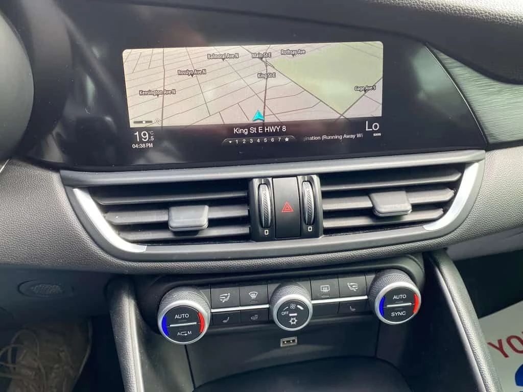 Alfa Romeo Giulia * 4dr Sdn AWD * CARFAX * ЦЕНА ДО БГ, снимка 11 - Автомобили и джипове - 53772300