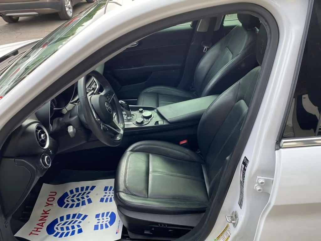 Alfa Romeo Giulia * 4dr Sdn AWD * CARFAX * ЦЕНА ДО БГ - изображение 8