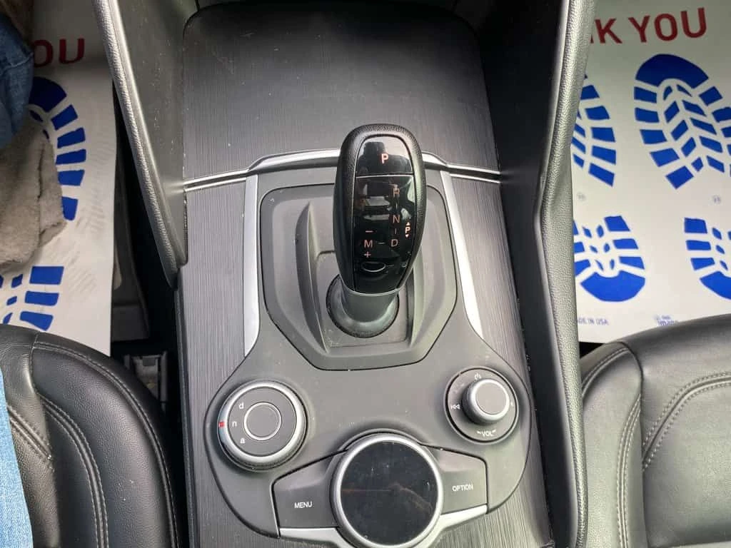 Alfa Romeo Giulia * 4dr Sdn AWD * CARFAX * ЦЕНА ДО БГ, снимка 12 - Автомобили и джипове - 53772300