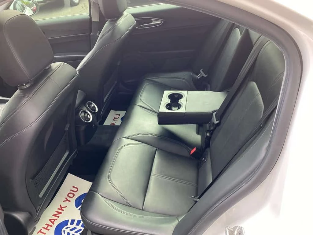 Alfa Romeo Giulia * 4dr Sdn AWD * CARFAX * ЦЕНА ДО БГ - изображение 9